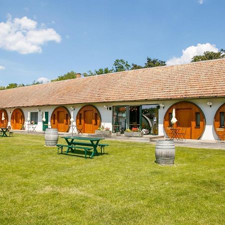 Hotel Winzerhof Kuessler - Weinviertel Stillfried Zewnętrze zdjęcie