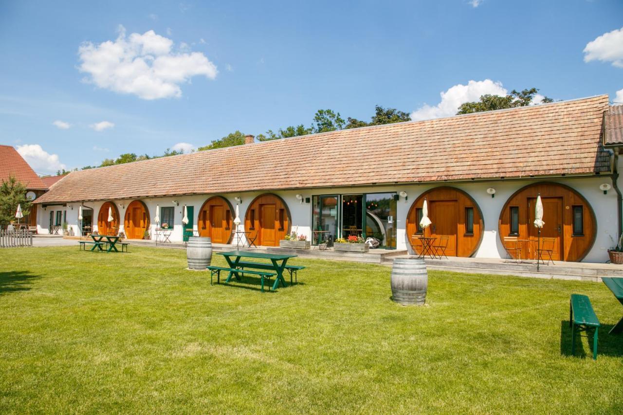 Hotel Winzerhof Kuessler - Weinviertel Stillfried Zewnętrze zdjęcie