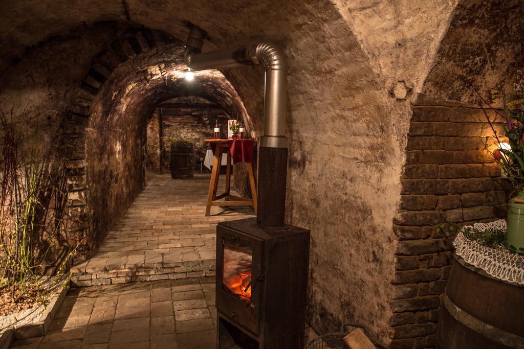 Hotel Winzerhof Kuessler - Weinviertel Stillfried Zewnętrze zdjęcie